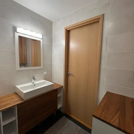 Family Retreat By Forest & Train Free Parking Appartamento *